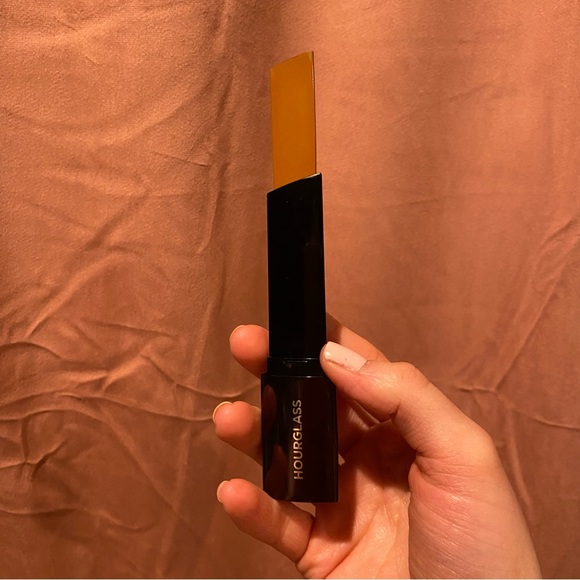 Hourglass vanish foundation and contour stick - Picture 2 of 5